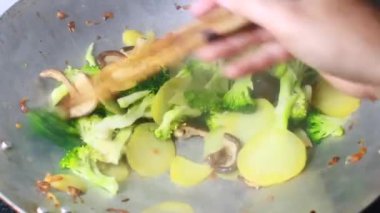 Biraz sebze kızarttım.