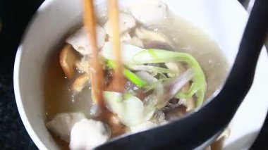 Biraz mantar eriştesi işliyorum. 