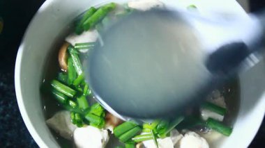 Biraz mantar eriştesi işliyorum. 