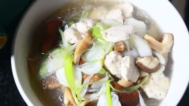 Biraz mantar eriştesi işliyorum. 