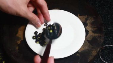 Yeşil fasulyeli tabak.