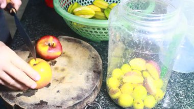Biraz meyve şarabı yap.