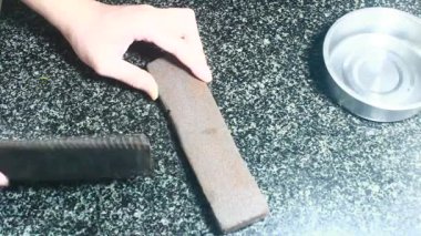 Biraz bıçak keskinleştir.