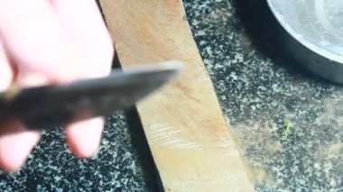 Biraz bıçak keskinleştir.