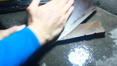 Biraz bıçak keskinleştir.