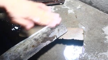 Biraz bıçak keskinleştir.