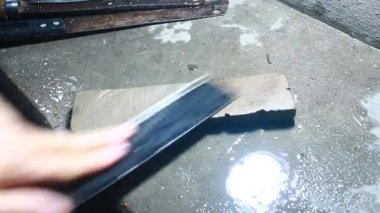 Biraz bıçak keskinleştir.