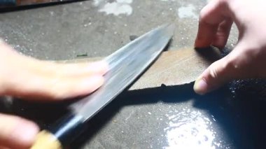 Biraz bıçak keskinleştir.