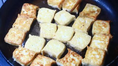 Balık soslu kızarmış tofu.