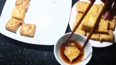 Balık soslu kızarmış tofu.