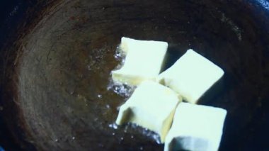 Bir sürü tofu kızarttım. 