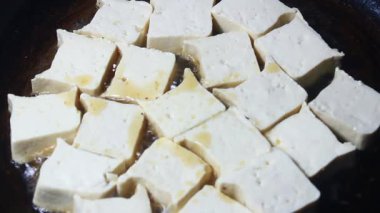 Bir sürü tofu kızarttım. 