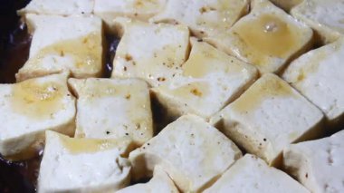 Bir sürü tofu kızarttım. 