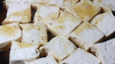 Bir sürü tofu kızarttım. 