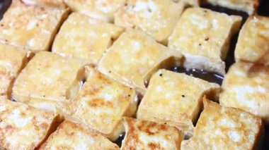 Bir sürü tofu kızarttım. 