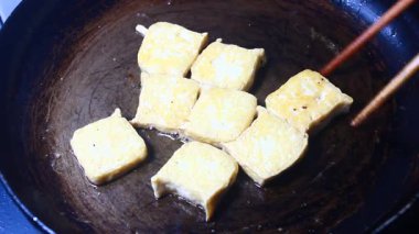 Bir sürü tofu kızarttım. 