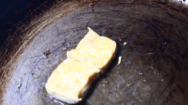 Bir sürü tofu kızarttım. 