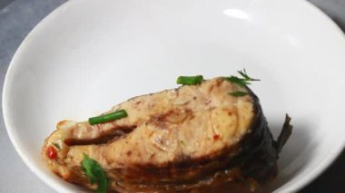 domates soslu balık