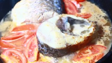 domates soslu balık