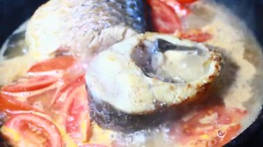 domates soslu balık