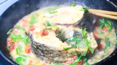 domates soslu balık