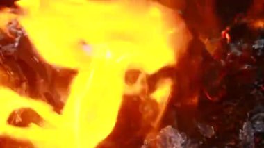 Dua kâğıdı yakıyorum.