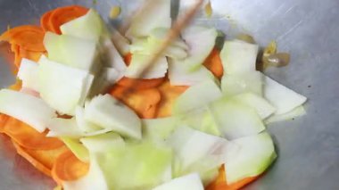 Biraz sebze kızarttım.