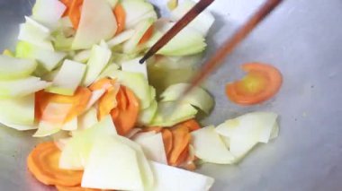 Biraz sebze kızarttım.