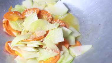 Biraz sebze kızarttım.