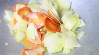 Biraz sebze kızarttım.