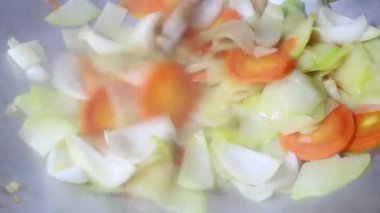 Biraz sebze kızarttım.