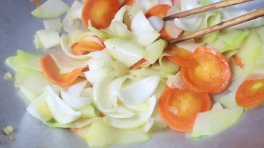 Biraz sebze kızarttım.