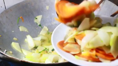 Biraz sebze kızarttım.