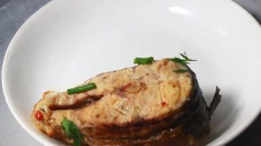 domates soslu balık