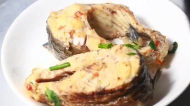 domates soslu balık