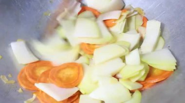 Biraz sebze kızarttım.