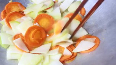 Biraz sebze kızarttım.