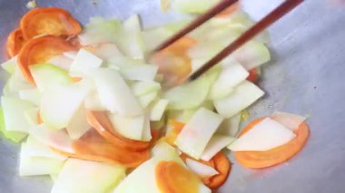 Biraz sebze kızarttım.