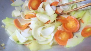 Biraz sebze kızarttım.