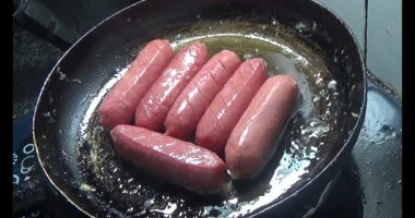 Kızarmış Lezzetli Kırmızı Sosisler