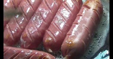 Kızarmış Lezzetli Kırmızı Sosisler