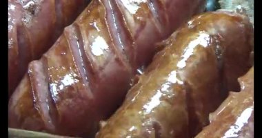 Kızarmış Lezzetli Kırmızı Sosisler