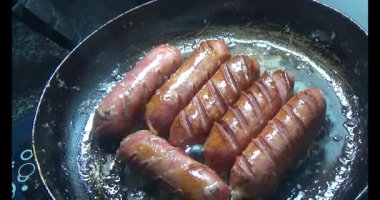 Kızarmış Lezzetli Kırmızı Sosisler