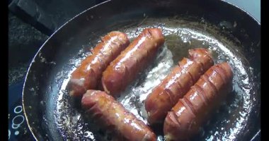 Kızarmış Lezzetli Kırmızı Sosisler