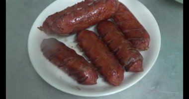 Kızarmış Lezzetli Kırmızı Sosisler