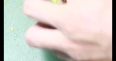 Biraz taze incir dilimlenmiş.