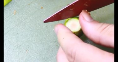 Biraz taze incir dilimlenmiş.