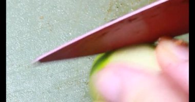 Biraz taze incir dilimlenmiş.