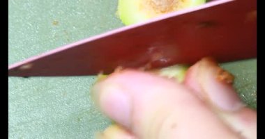 Biraz taze incir dilimlenmiş.