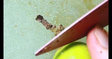 Biraz taze incir dilimlenmiş.